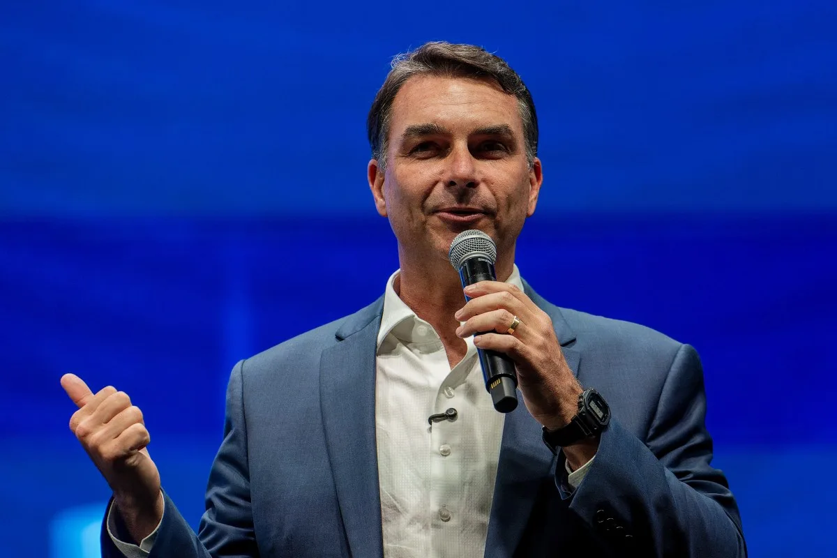 Justiça proíbe título de cidadão de Salvador a Flávio antes das eleições