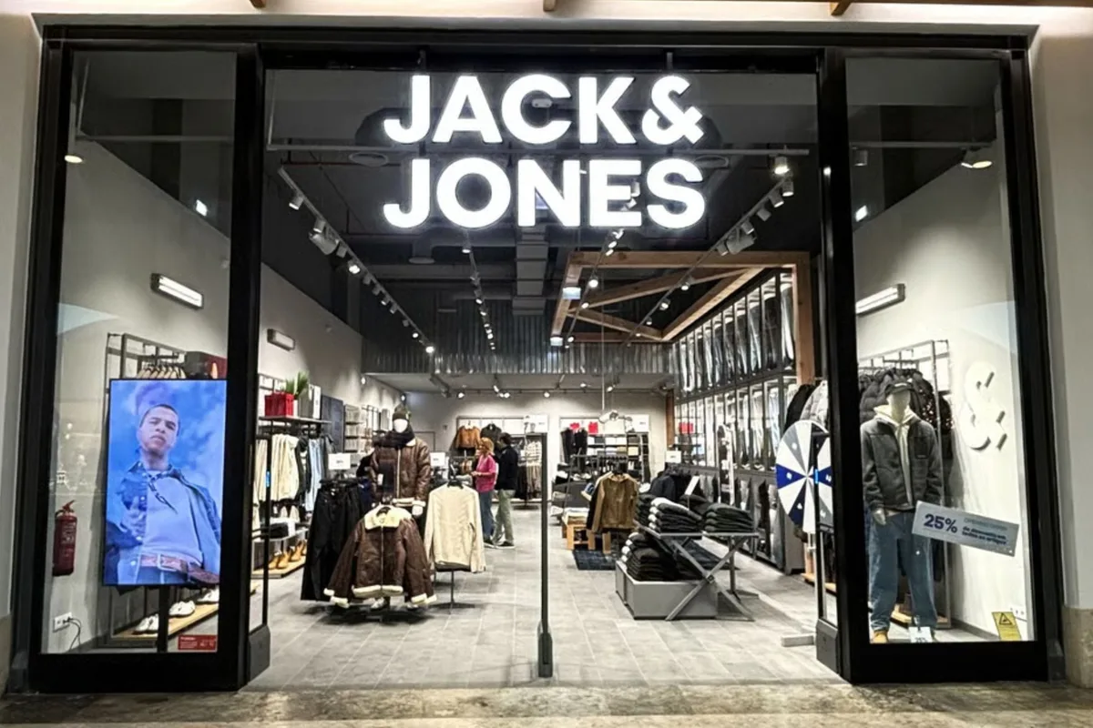 Otro holding de la moda llega al país: abre primeros tres locales de sus marcas globales en un mismo shopping