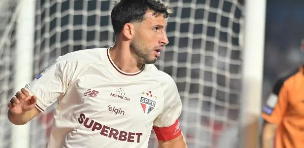 Calleri reclama de 'pênalti claro' contra o Coritiba: 'Não dá para omitir'