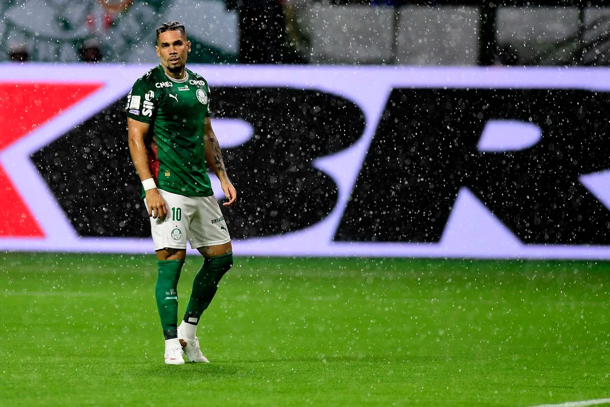 "Se lesionar, não tem problema nenhum": Paulinho volta ao Palmeiras, e Abel o quer sem medo