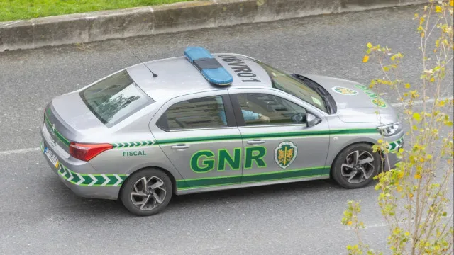Dez estrangeiros desembarcam em praia na zona de Aljezur. GNR investiga