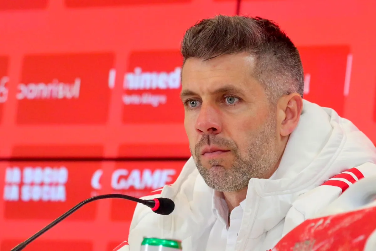 Pezzolano admite que precisa tirar mais do Inter e explica uso de zagueiro como centroavante
