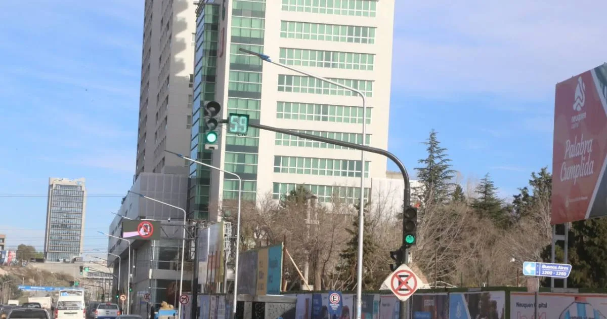 Semáforos con IA: así funciona el primer corredor inteligente de Neuquén
