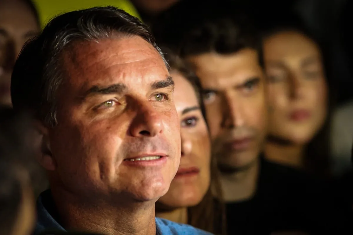 Flávio Bolsonaro revela que quer ampliar seu mandato para 5 anos, caso seja eleito