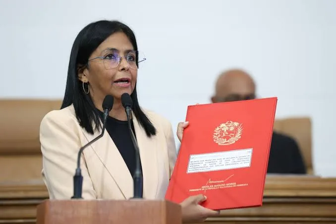 Acceso a la Justicia: Los ocho decretos de emergencia económica en Venezuela desde 2025