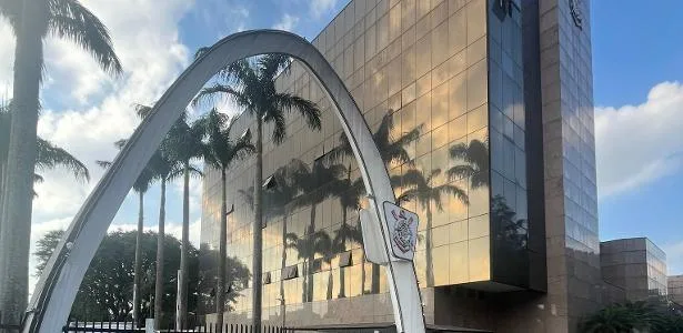 Justiça de SP anula mandatos vitalícios de conselheiros do Corinthians