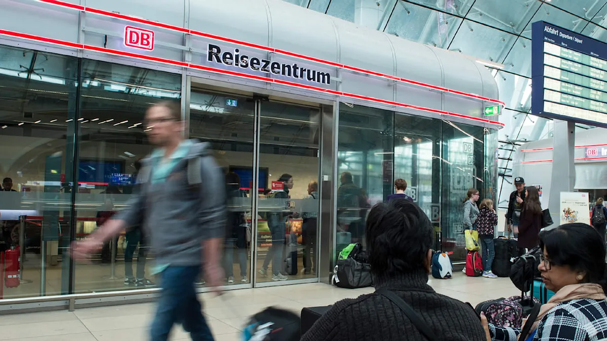 Auch Senioren sollen online buchen - Die Bahn schließt immer mehr Reisezentren