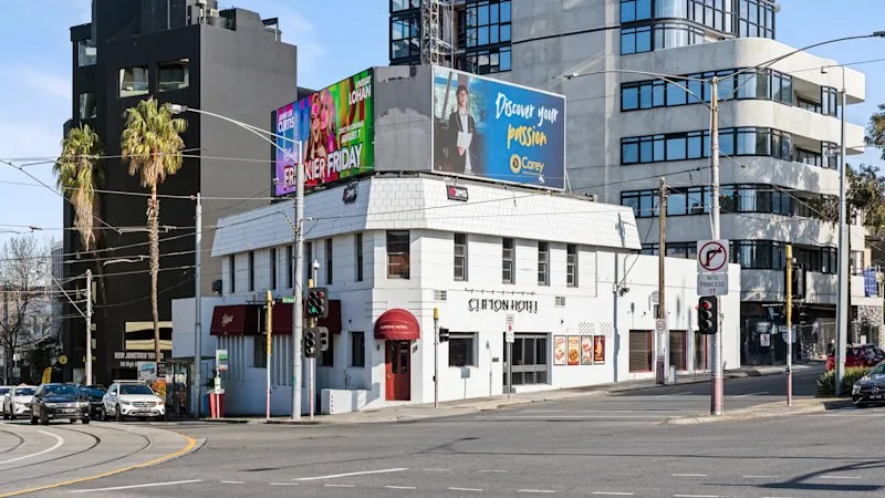 Bankrupt high-flyer’s Kew pub is back on the market, again