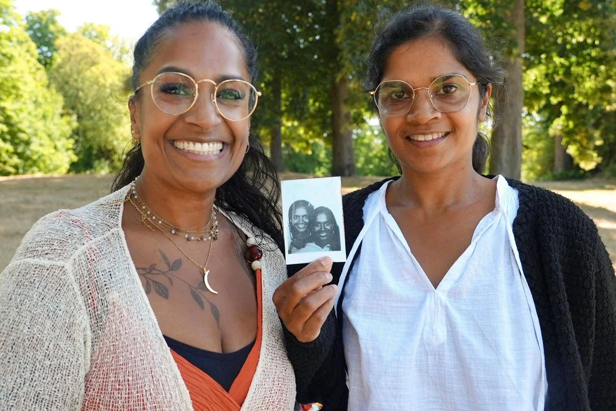 Elas foram melhores amigas por décadas, até que um exame de DNA revelou que são irmãs