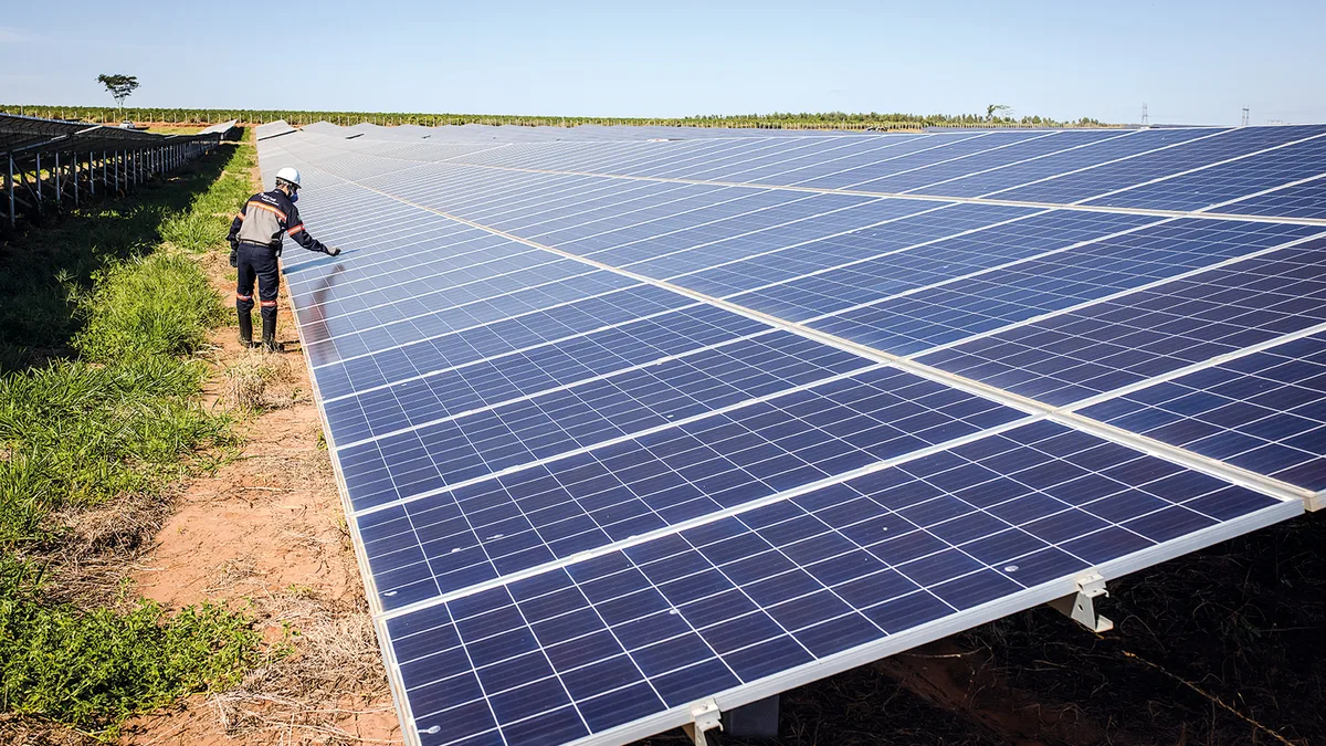 Dívida de R$ 132 milhões pode transformar credores em donos de 15 usinas solares