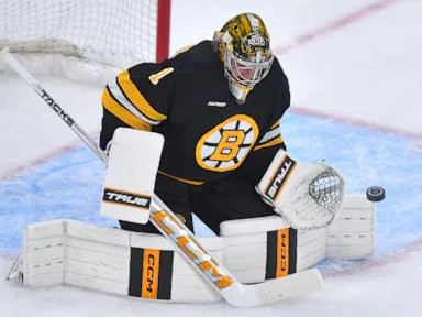 Fraser Minten has a goal and two assists as Bruins roll past winless Flyers 5-1