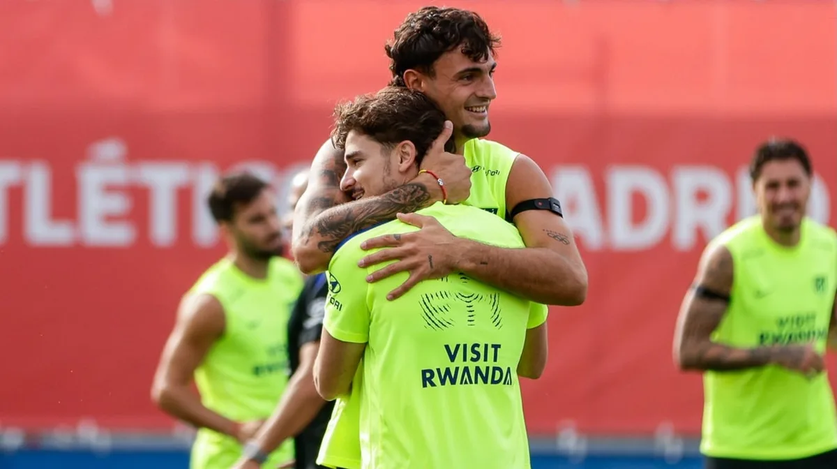Julián Álvarez volvió a entrenarse y el Atlético de Madrid acelera para recuperarlo a días del cierre del mercado de pases