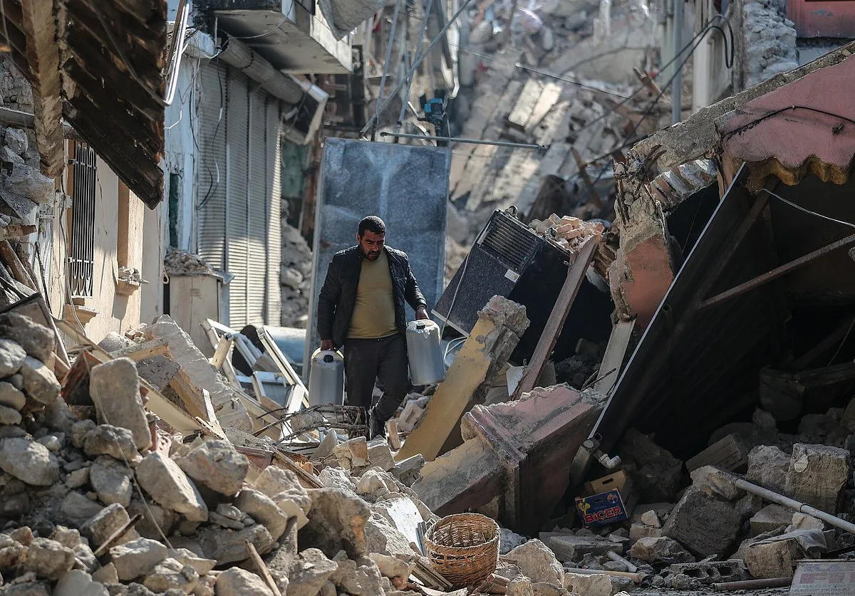 Primo de Bashar al-Assad condenado à morte por crimes de guerra na Síria