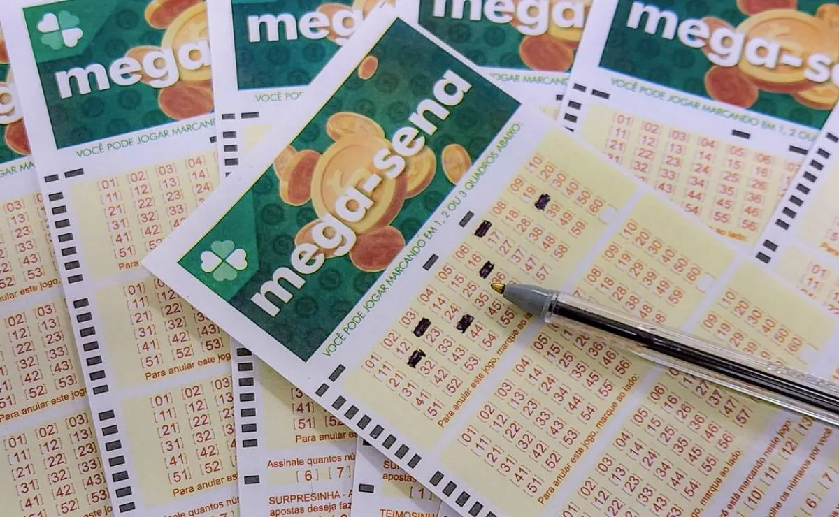 Ganhadores de 34 das 100 cotas do bolão resgatam parte dos R$ 164 milhões da Mega-Sena