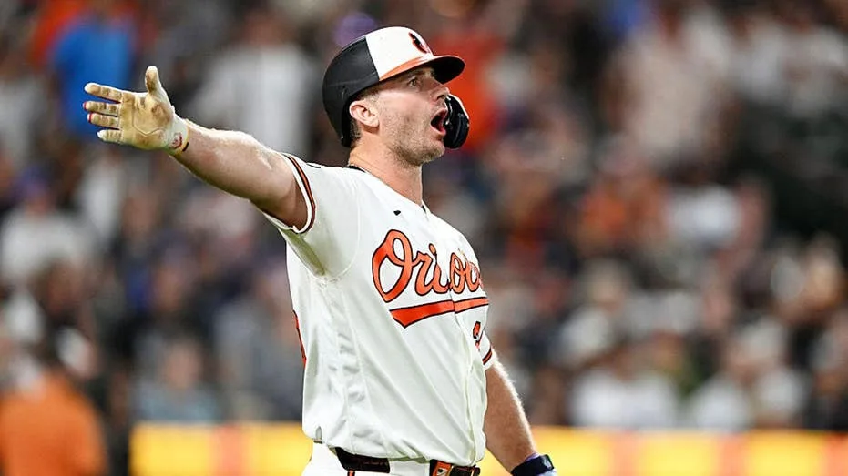 Pete Alonso's go-ahead home run ruled foul even after replay review, and O's fans are livid