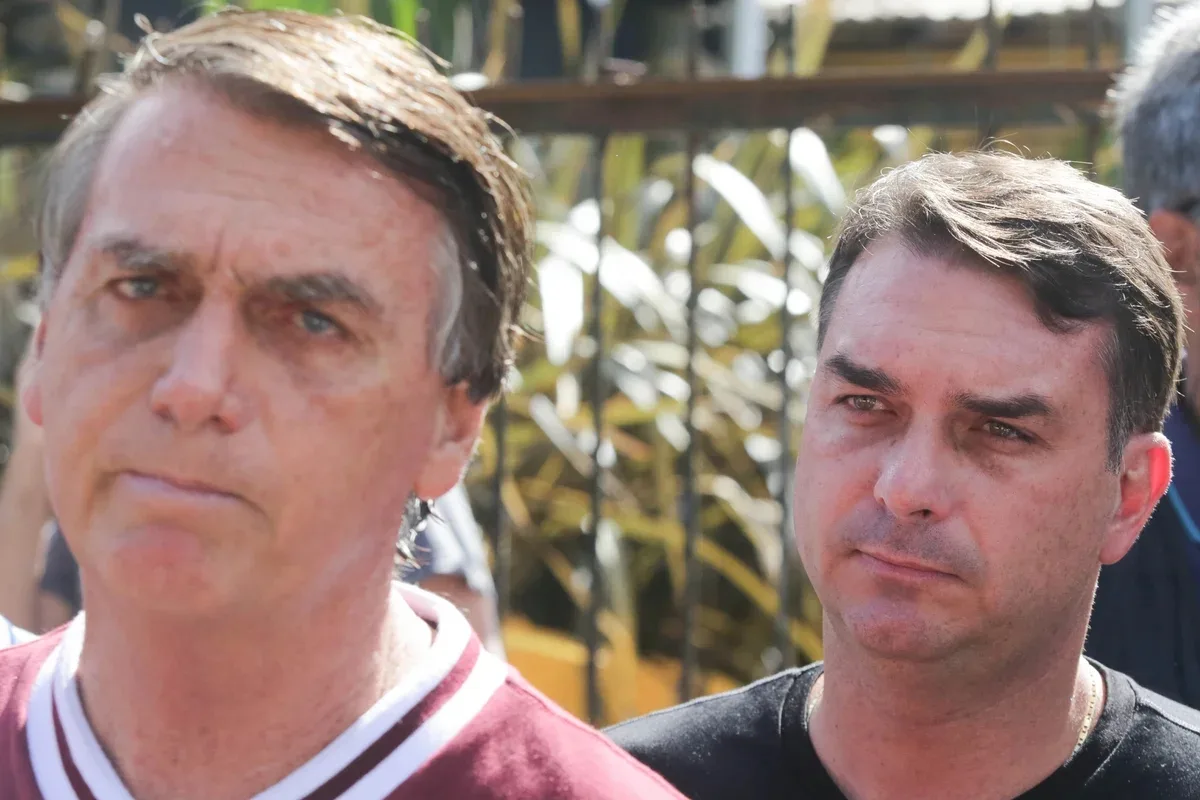 Plano de Flávio repete ideias de Bolsonaro, mas radicaliza com STF e segurança