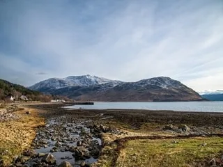 Oserez-vous vous rendre jusqu’au pub le plus isolé d’Écosse, au bout d’une randonnée de 25 km le long des lochs ?