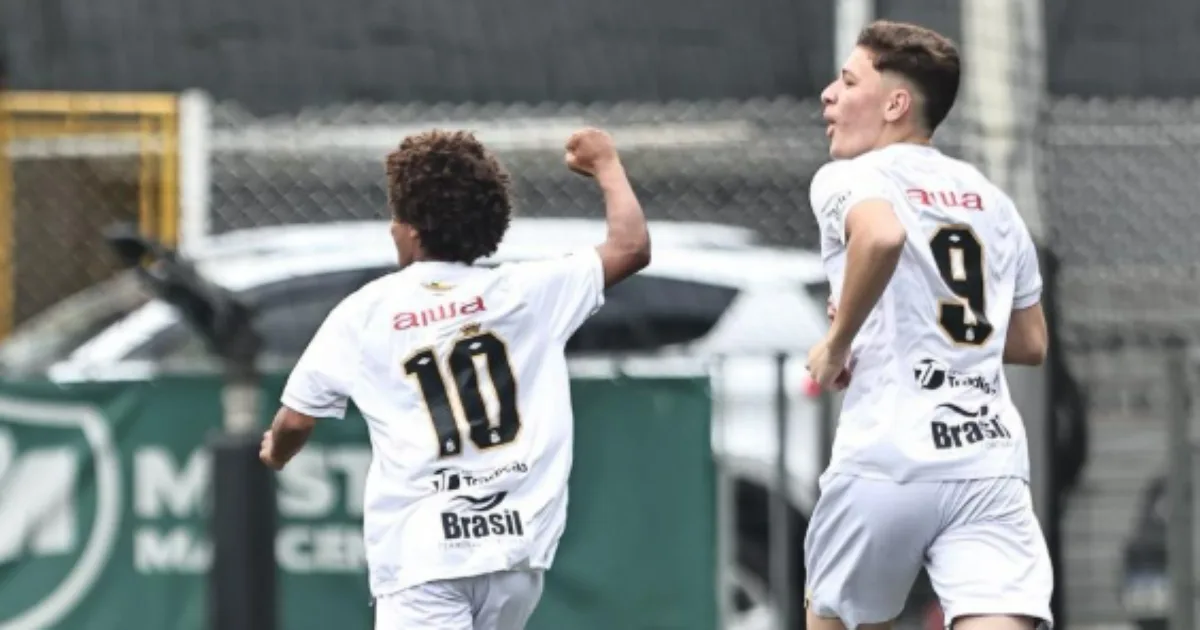 Novo raio? Jovem faz golaço em 13 segundos no sub-15 do Santos