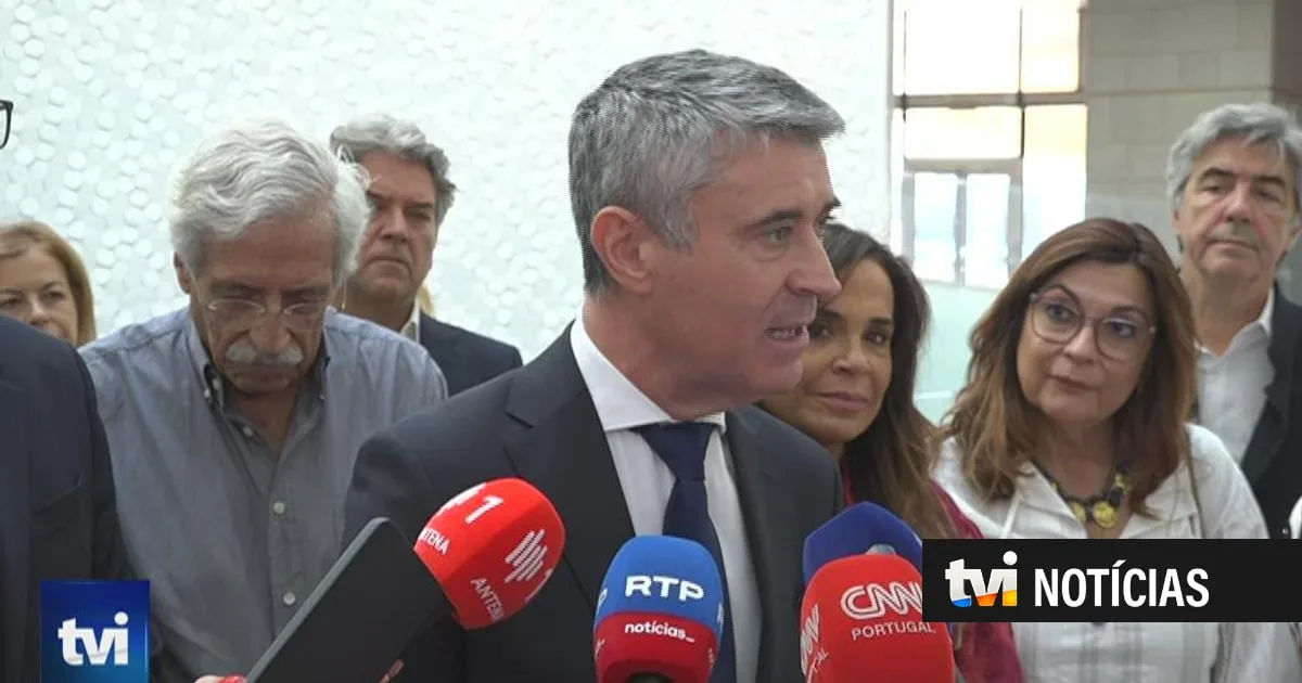 José Luís Carneiro quer um serviço nacional de habitação acessível