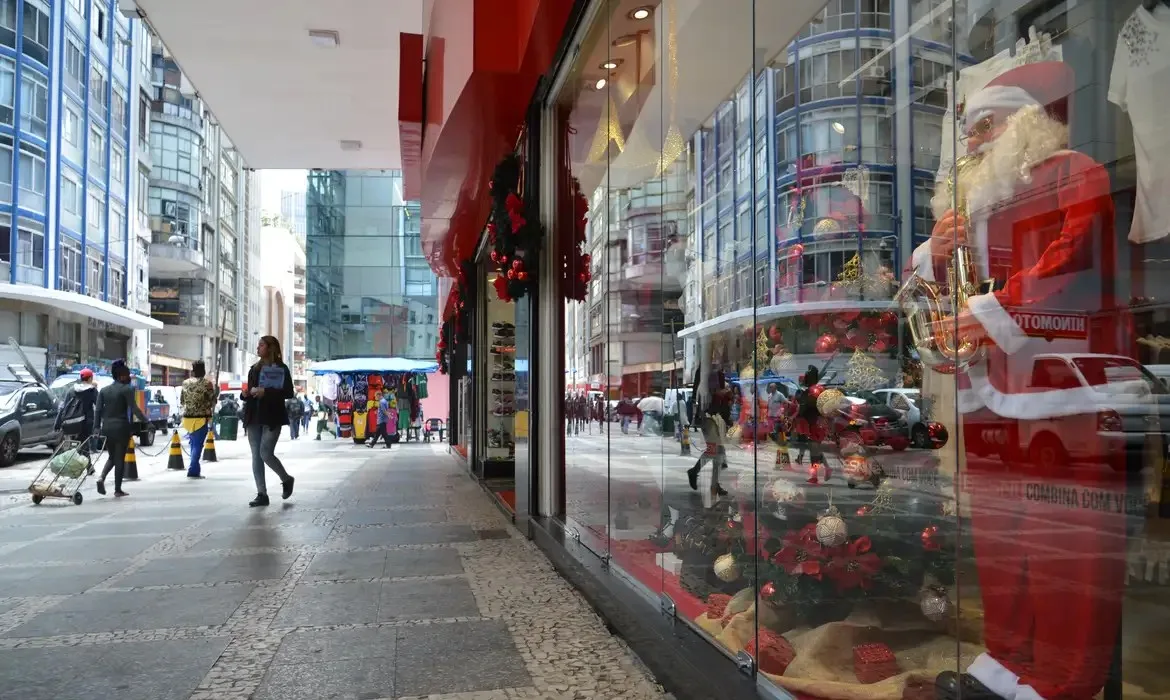 Juro alto leva investimento do comércio de SP ao menor nível em cinco anos
