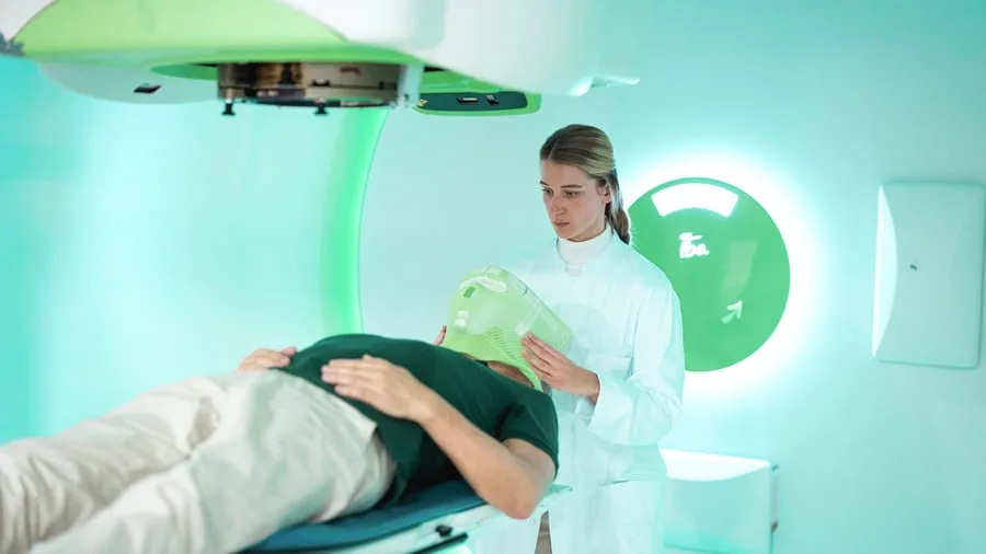 Krankenversicherung: Muss ich nach einer Gehaltseinbuße zurück in die GKV?