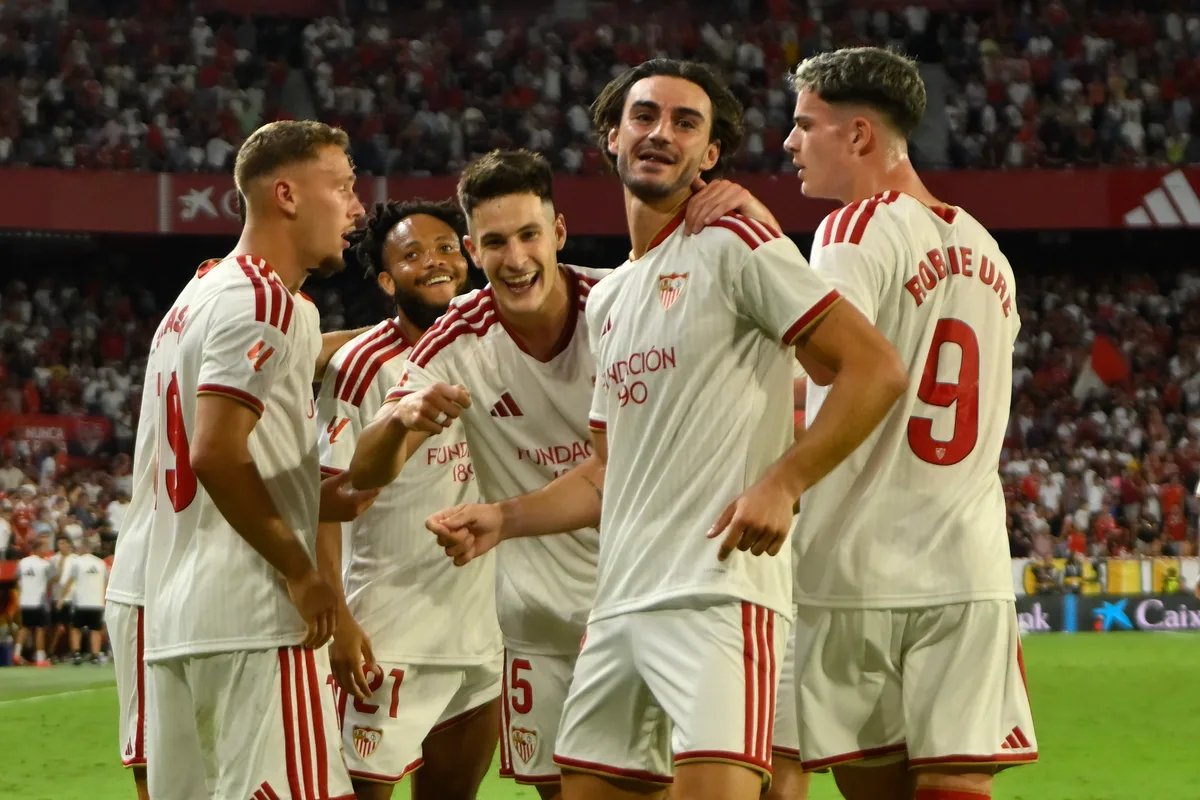 El Sevilla hunde al Valencia y sentencia a Corberán