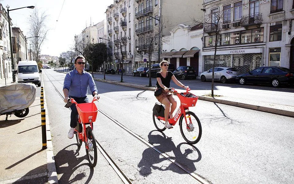 MUBi propõe limite de 30 km/h nas localidades e mais proteção para ciclistas na revisão do Código da Estrada