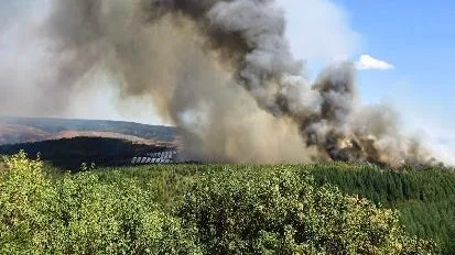 Lozère : le feu entre Prévenchères et La Bastide-Puylaurent en partie fixé, 250 hectares parcourus, un pompier blessé