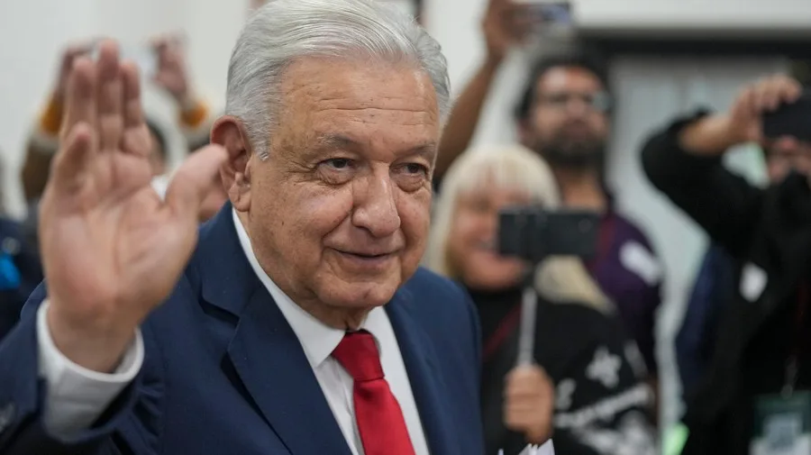 Son of former Mexican president challenges Trump after visa revoked