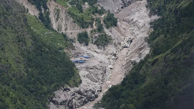 Cheias no Nepal e China já fizeram 1.225 mortos e 4.757 desaparecidos