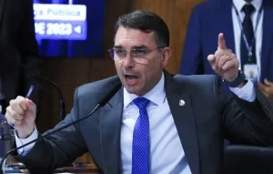Missão diz ter sido alvo de filiação fraudulenta de Flávio Bolsonaro e aciona PF