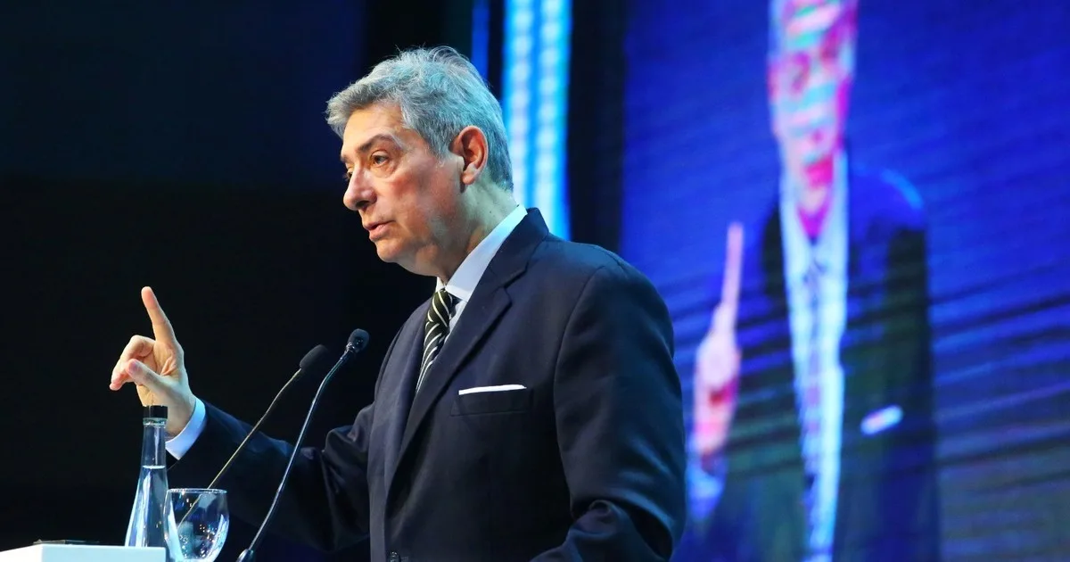 Rosatti: "No podíamos seguir trabajando con el 30 por ciento de las vacantes"