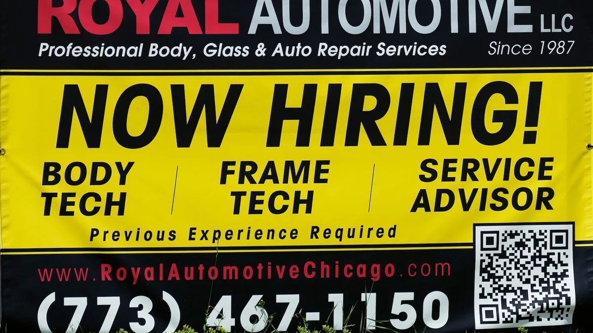 U.S. job openings rise slightly to 7.3 million as labor market remains sturdy despite higher costs