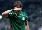 'Semana dos sonhos': jornal argentino exalta boa fase de Giay após Dérbi