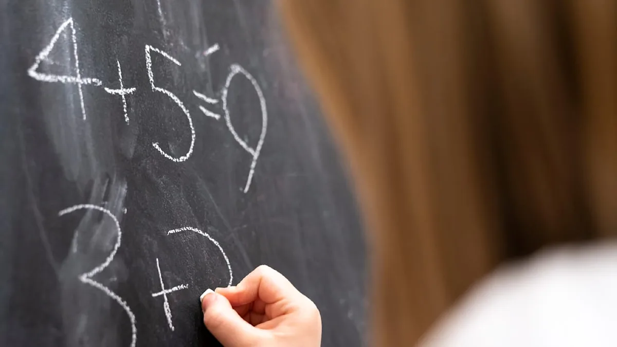Top-Wissenschaftler rechnen vor - DAS kostet Sie eine 5 in Mathe später beim Gehalt