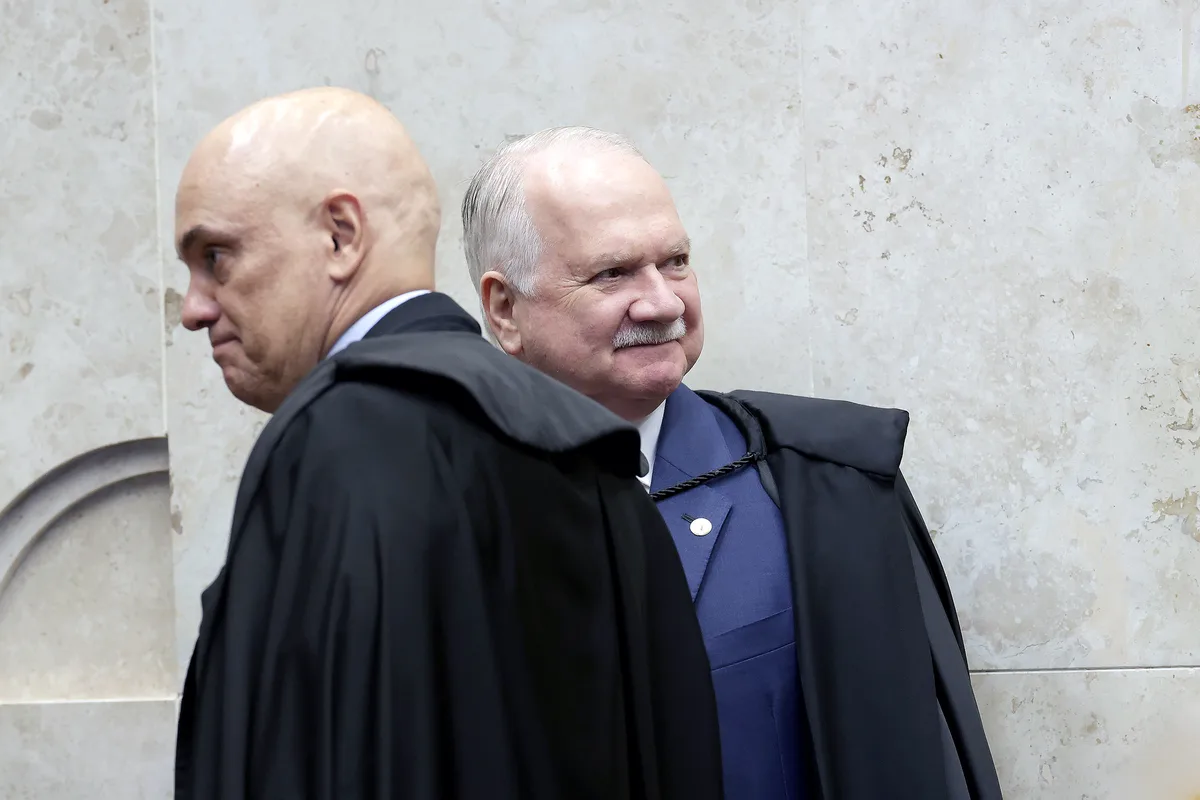 Fachin assume processos contra Jair e Eduardo Bolsonaro