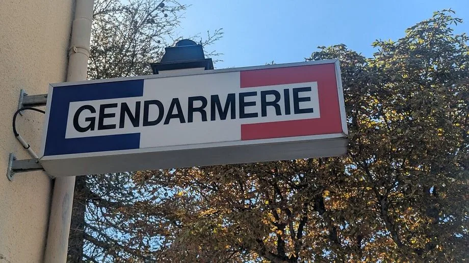Mort de Louis, 17 ans, dans un accident de la route à Baugé-en-Anjou : le conducteur est sorti de garde à vue