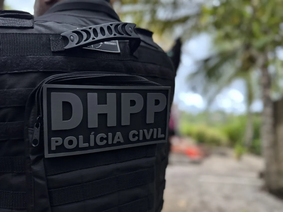Homem é preso suspeito de esfaquear a ex e matar o namorado dela