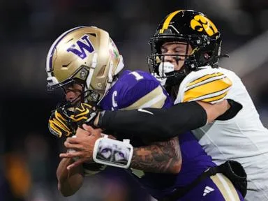 Kamari Moulton runs for career-best 208 yards and 2 TDs as No. 20 Iowa beats Washington, 41-24