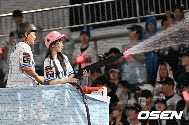 [사진]QWER 쵸단,'워터페스티벌 즐겨요'
