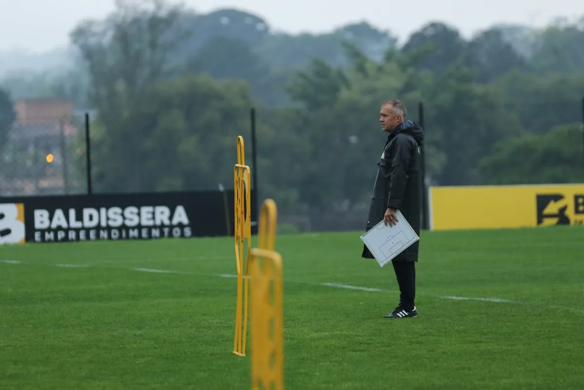 Criciúma comunica a saída do técnico Eduardo Baptista