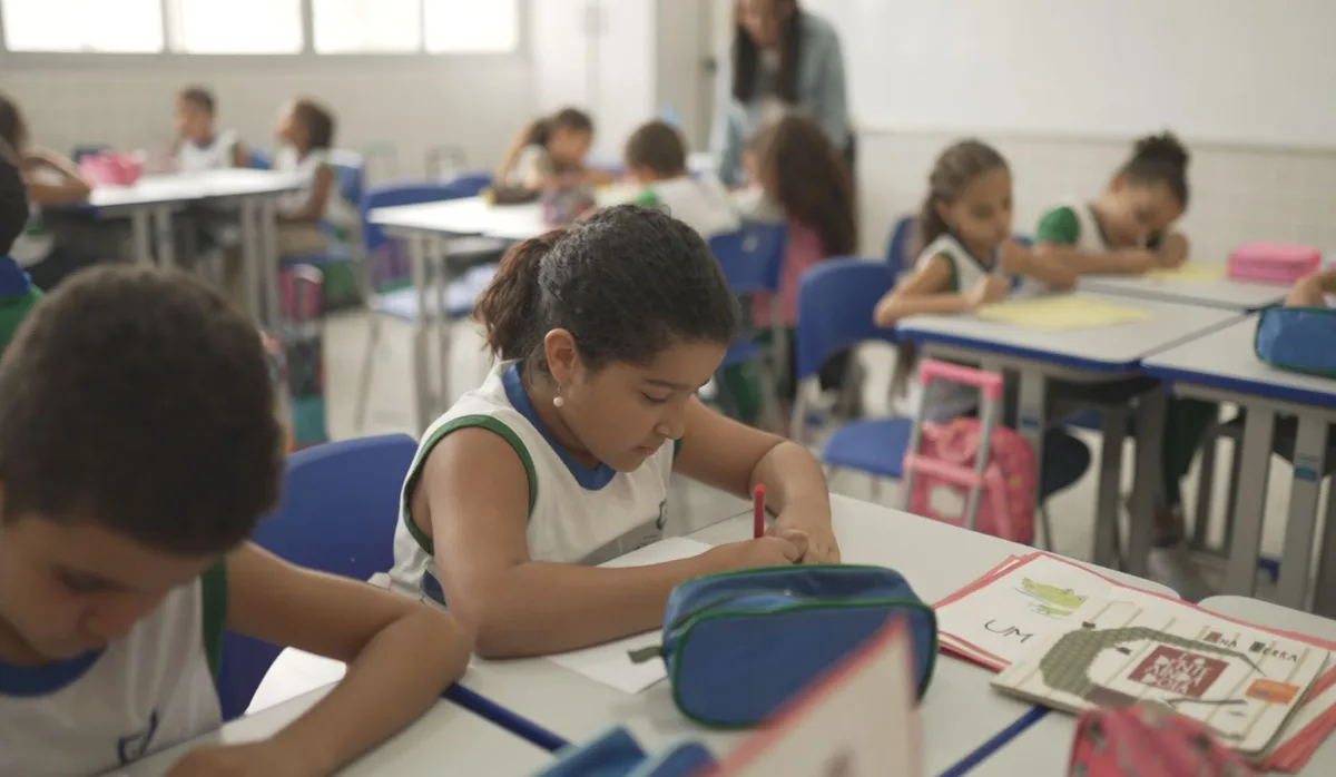 Espírito Santo tem 77% das crianças alfabetizadas; Serra amplia ações de ensino