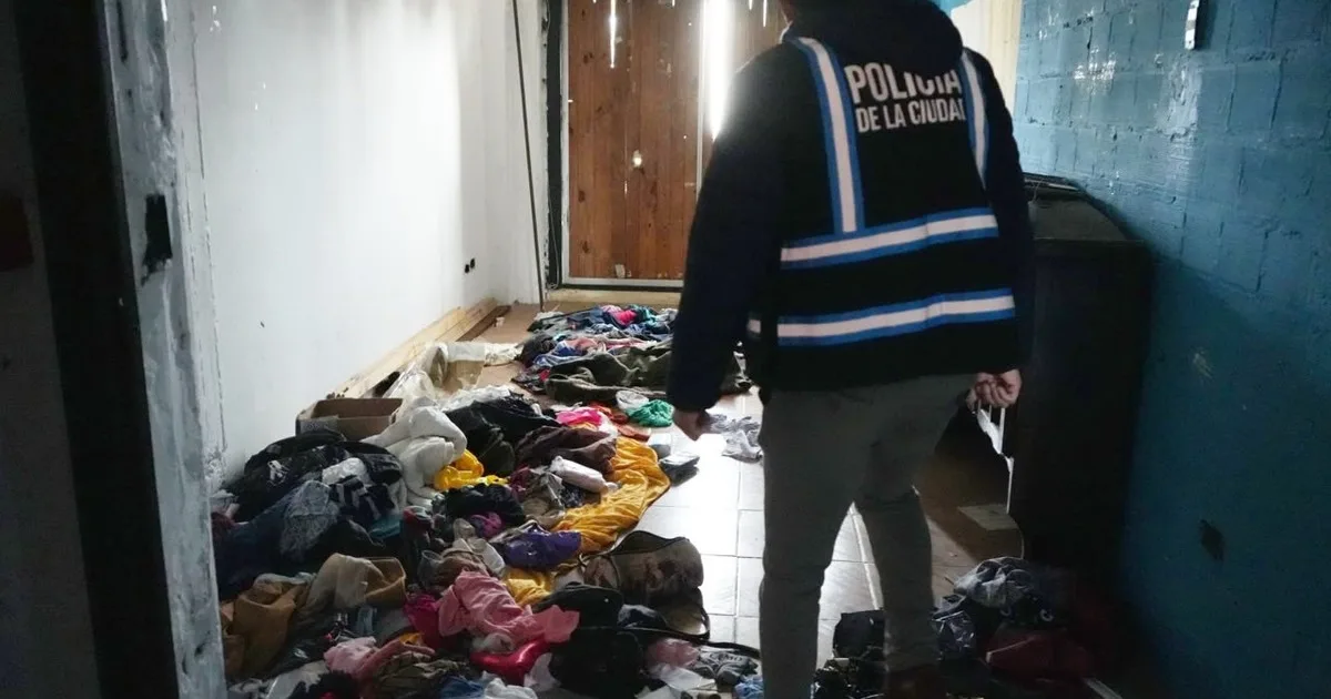 No tenía luz ni gas, pero estaba tomado hace 30 años: el Gobierno porteño desalojó un edificio en el corazón de Núñez