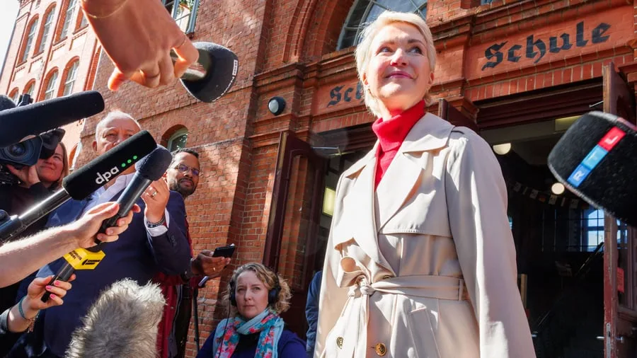 Wahlen in Berlin und Mecklenburg-Vorpommern: Prognosen: AfD vor SPD in Mecklenburg-Vorpommern, CDU zittert – In Berlin Linke klar vor CDU