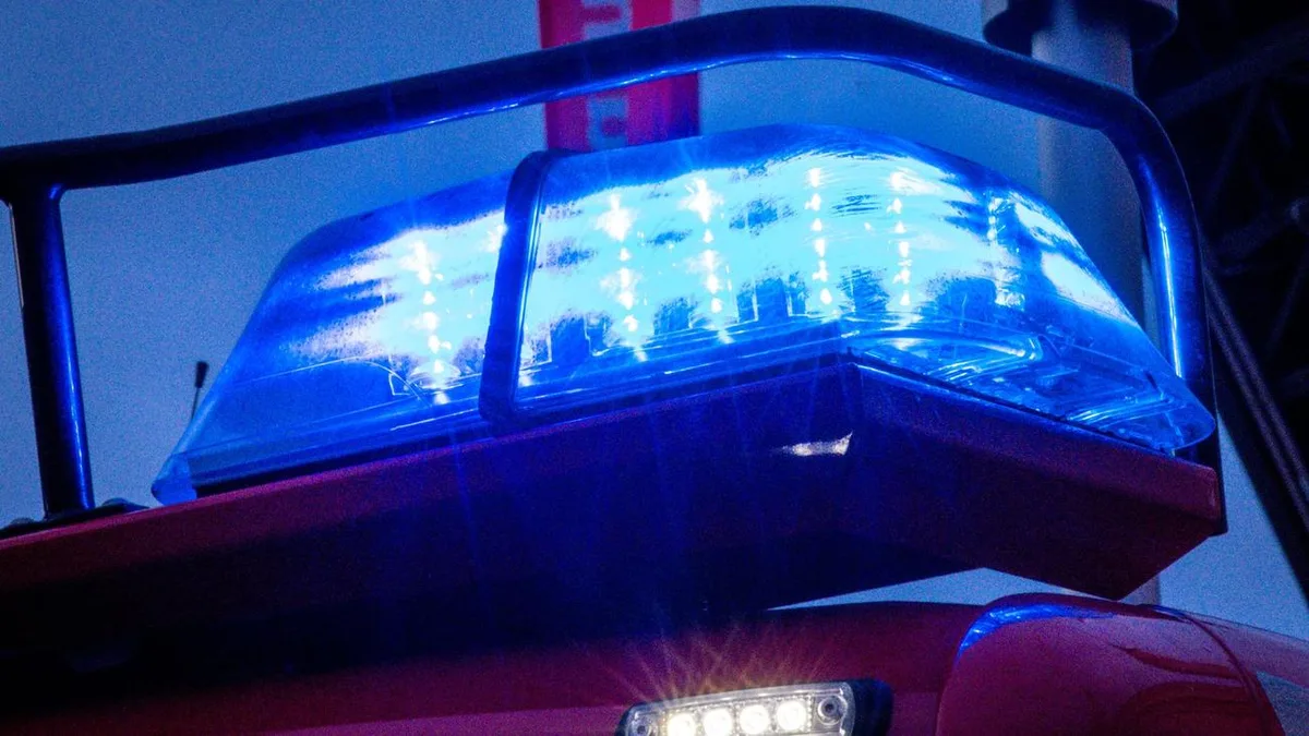 Ludwigslust-Parchim: 75.000 Euro Schaden nach Lagerhallen-Brand