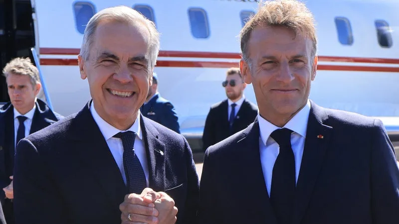 "Notre amitié est une force": Emmanuel Macron a acceuilli le Premier ministre canadien Mark Carney à Saint-Pierre-et-Miquelon