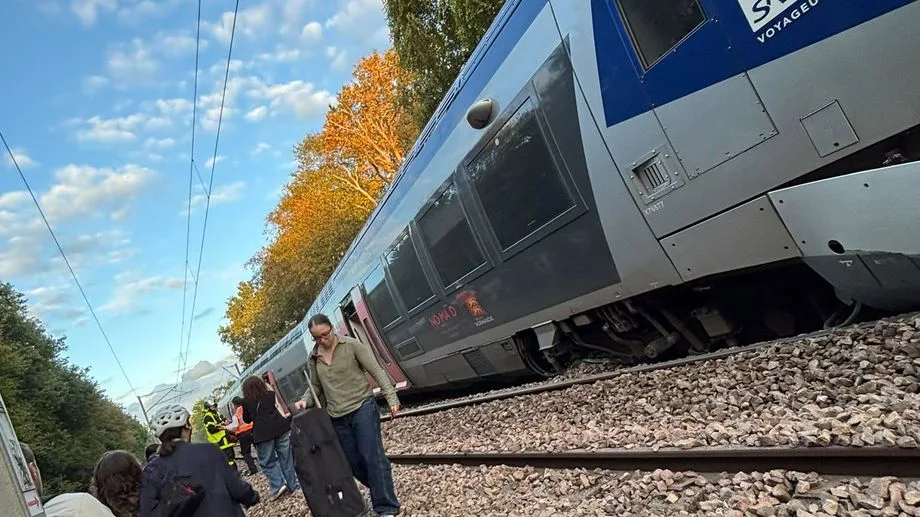 Un morceau de rail, présent sur la voie, "pourrait être à l’origine du déraillement" d'un TER entre Rouen et Caen