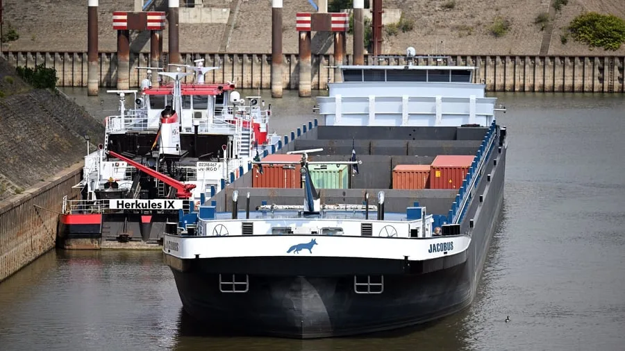 Schiffahrt: Klimawandel kostet Rheinschifffahrt voraussichtlich Milliarden