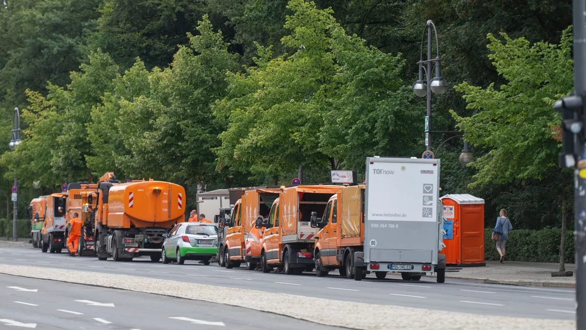 Müll von Techno-Parade: Abfall nach Techno-Parade: BSR sammelt etwas mehr ein