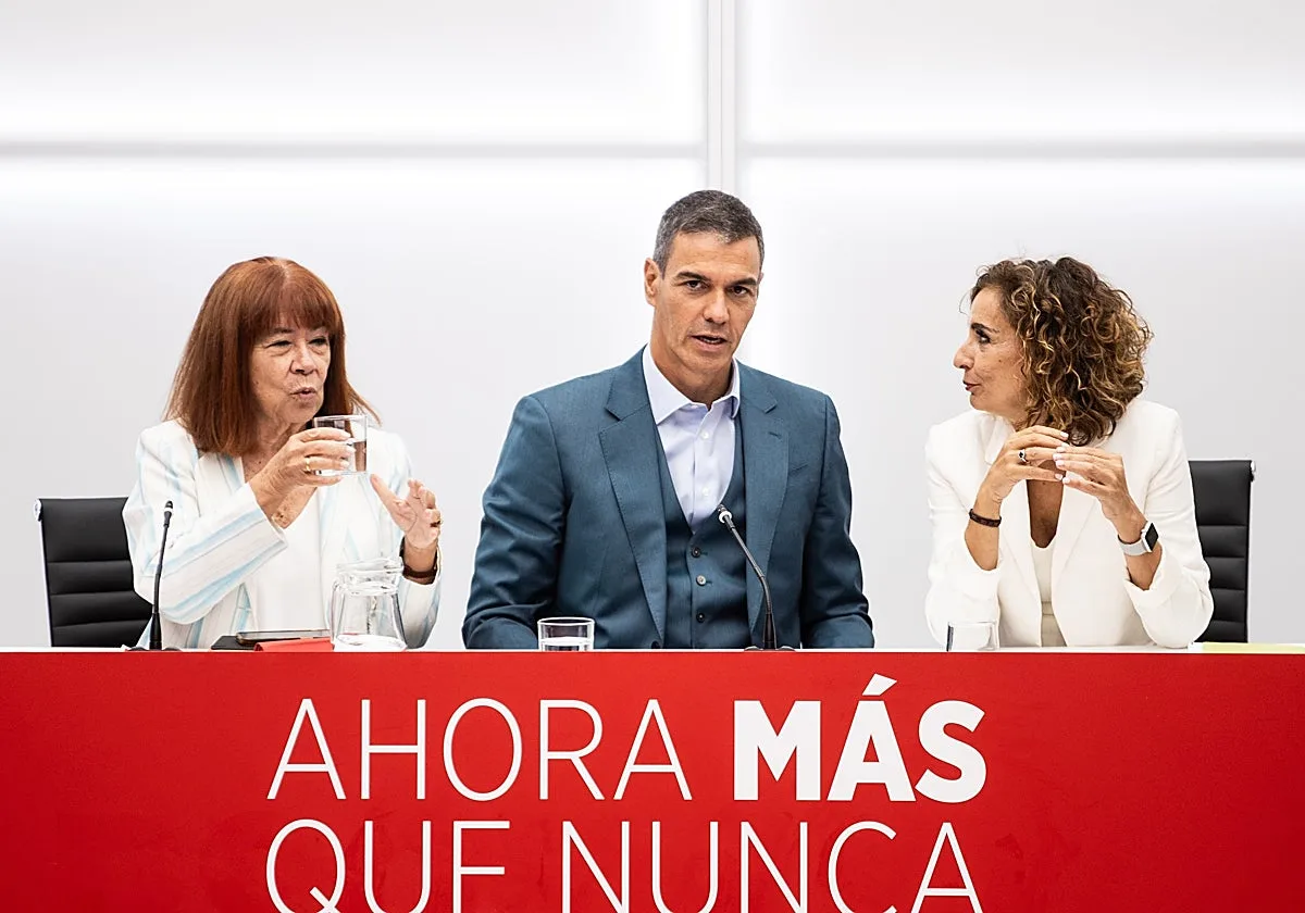 Aumenta el número de alcaldes del PSOE que desobedecerán a Ferraz en las concentraciones por la crisis de Ceuta